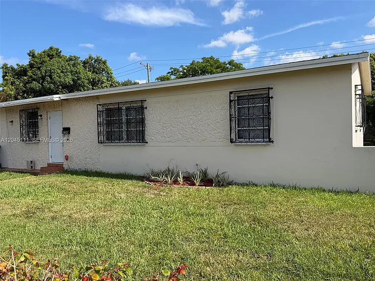 11601 Pinkston Dr — Photo 2