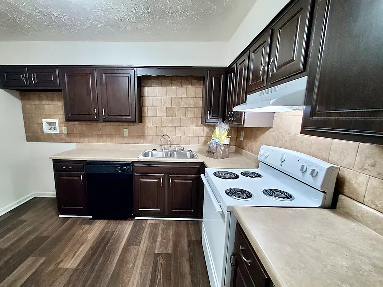 Derby Run Apartments — Photo 8