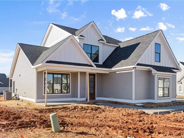 1409 Charolais Dr, Winston Salem, NC 27106