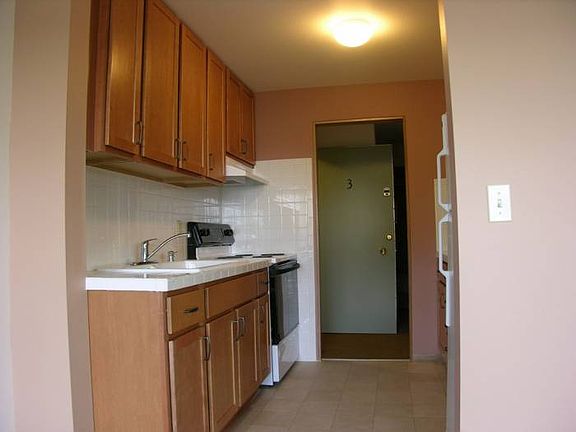 5th image of 684 W Olympic Pl APT 6