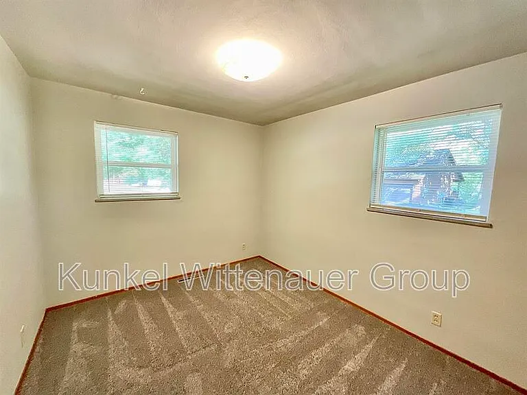 700 Saint Mary Dr — Photo 14