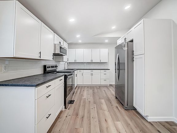 2nd image of 1896 Dyer Rd