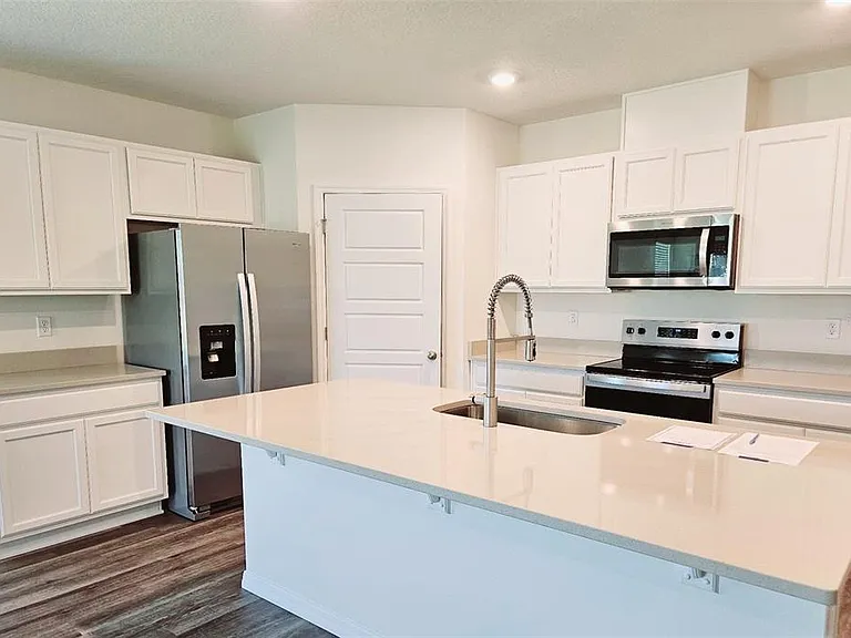 1237 Limbali St — Photo 2