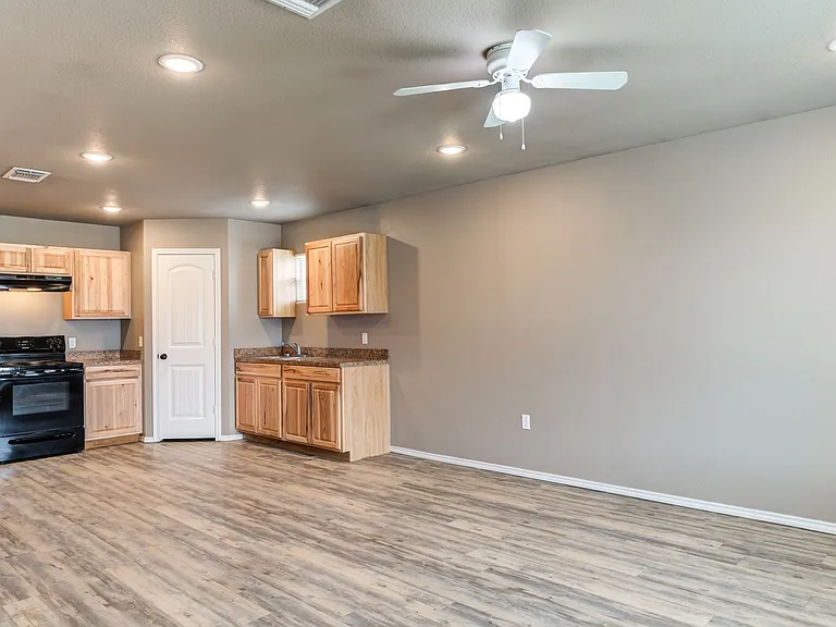 2223 E Main St — Photo 6
