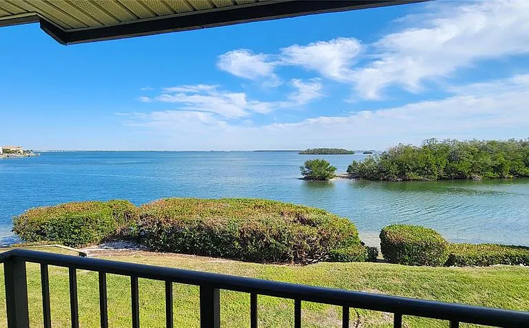 1515 Pinellas Bayway S #10 — Photo 1