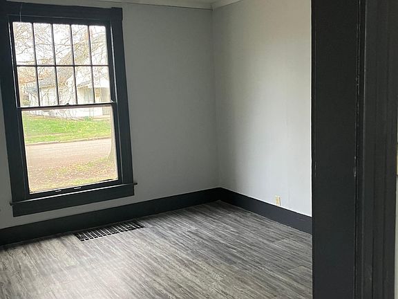 4th image of 517 Sheridan St