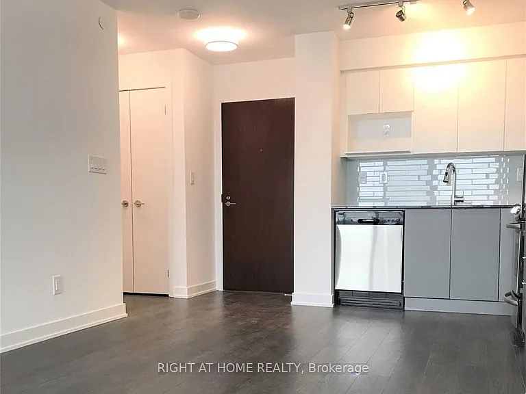 160 Flemington Rd #1022 — Photo 2