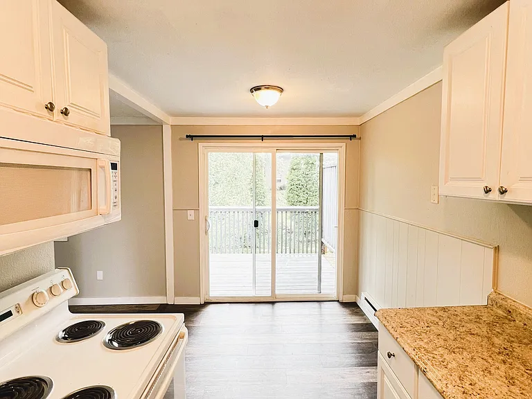 12517 47th Ave SW #16 — Photo 8