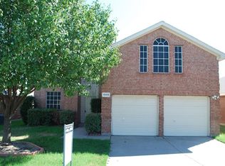 10416 Lake Brook Dr, Hurst, TX 76053
