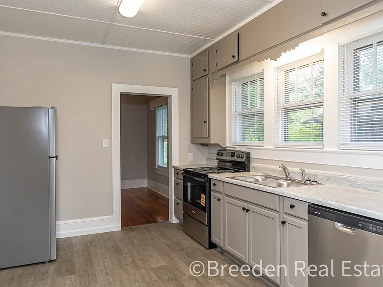 408 E Concord St — Photo 8