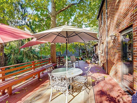 3rd image of 2585 Evelyn Dr