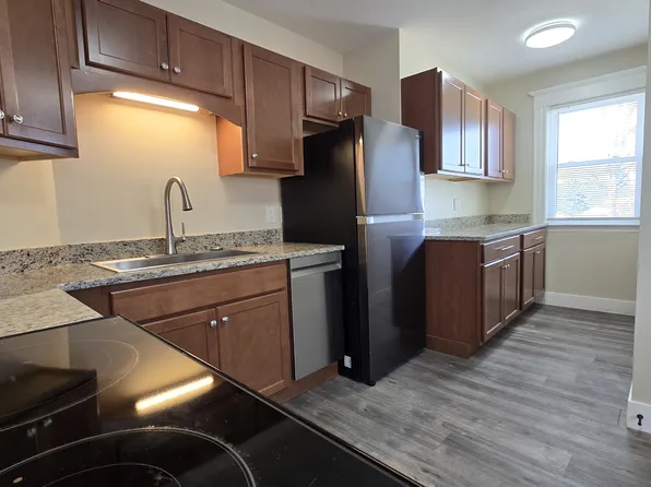 39 W School St #B, Westfield, MA 01085