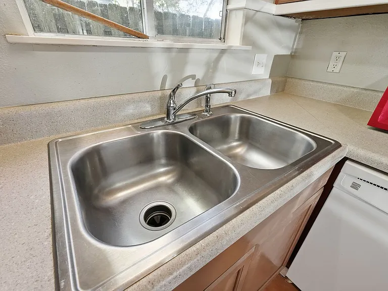 201 College Blvd E #11 — Photo 16