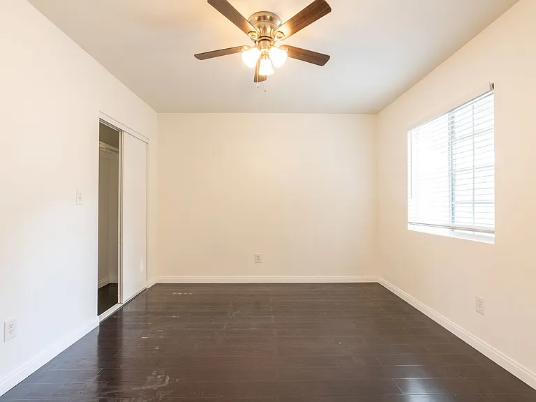2540 Hudspeth St — Photo 11