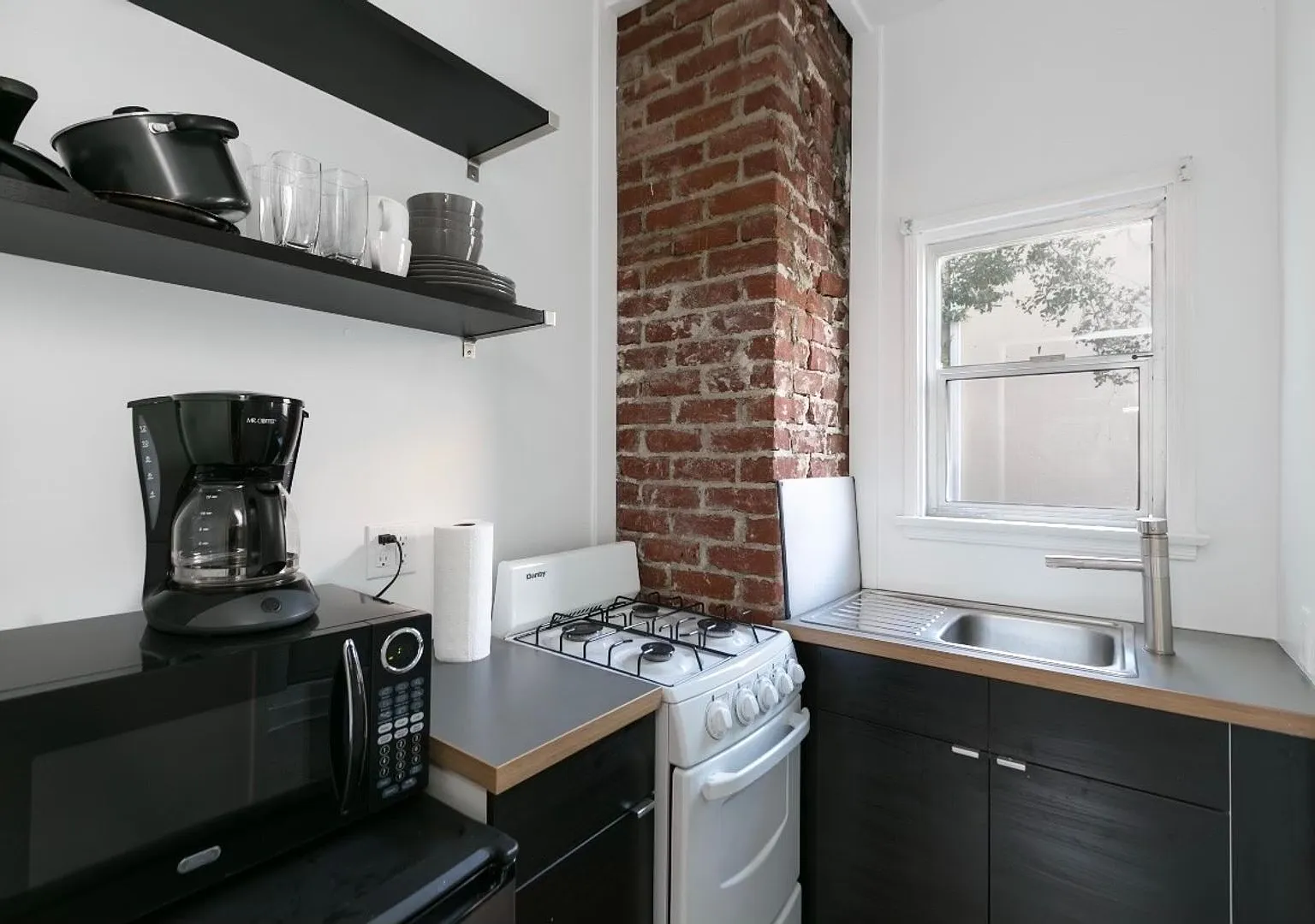 963 N. Doheny Dr. — Photo 3