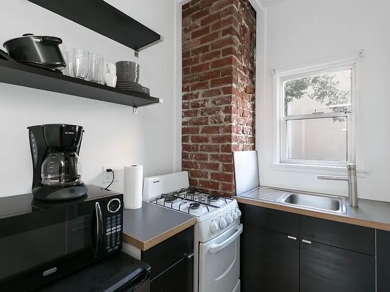 963 N Doheny Dr — Photo 3