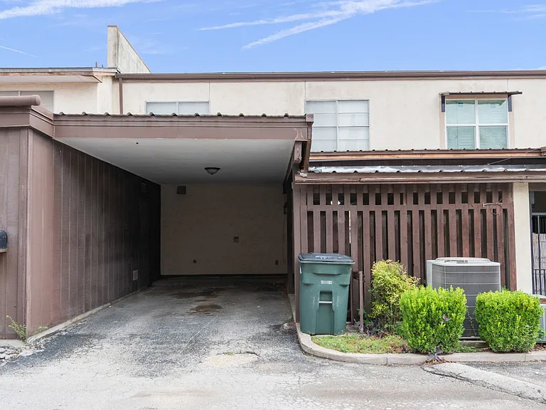 100 Royal Way Dr #17C — Photo 29