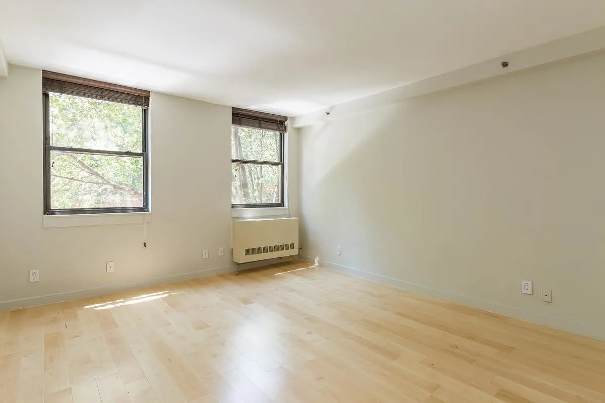 357 W 12th St APT 2E photo 1