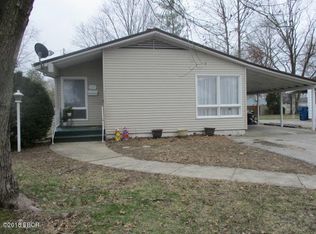 324 Jefferson Ave, Flora, IL 62839