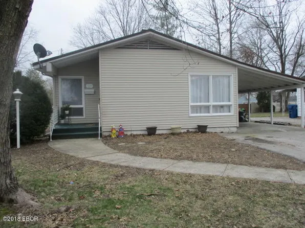 324 Jefferson Ave, Flora, IL 62839