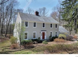25 Downesbury Ct, Ridgefield, CT 06877