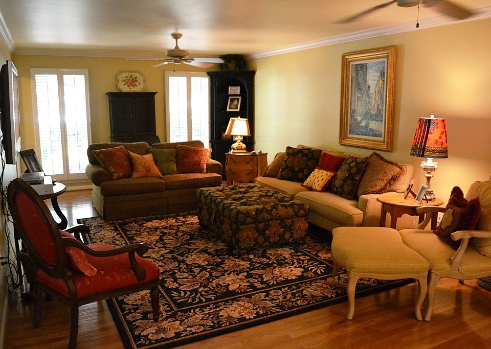 LARGE LIVING ROOM