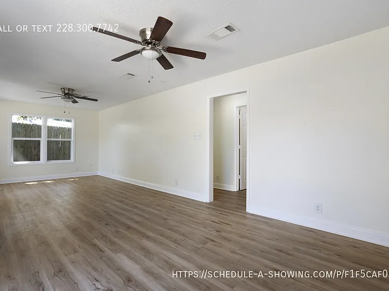 122 Carroll Ave — Photo 6