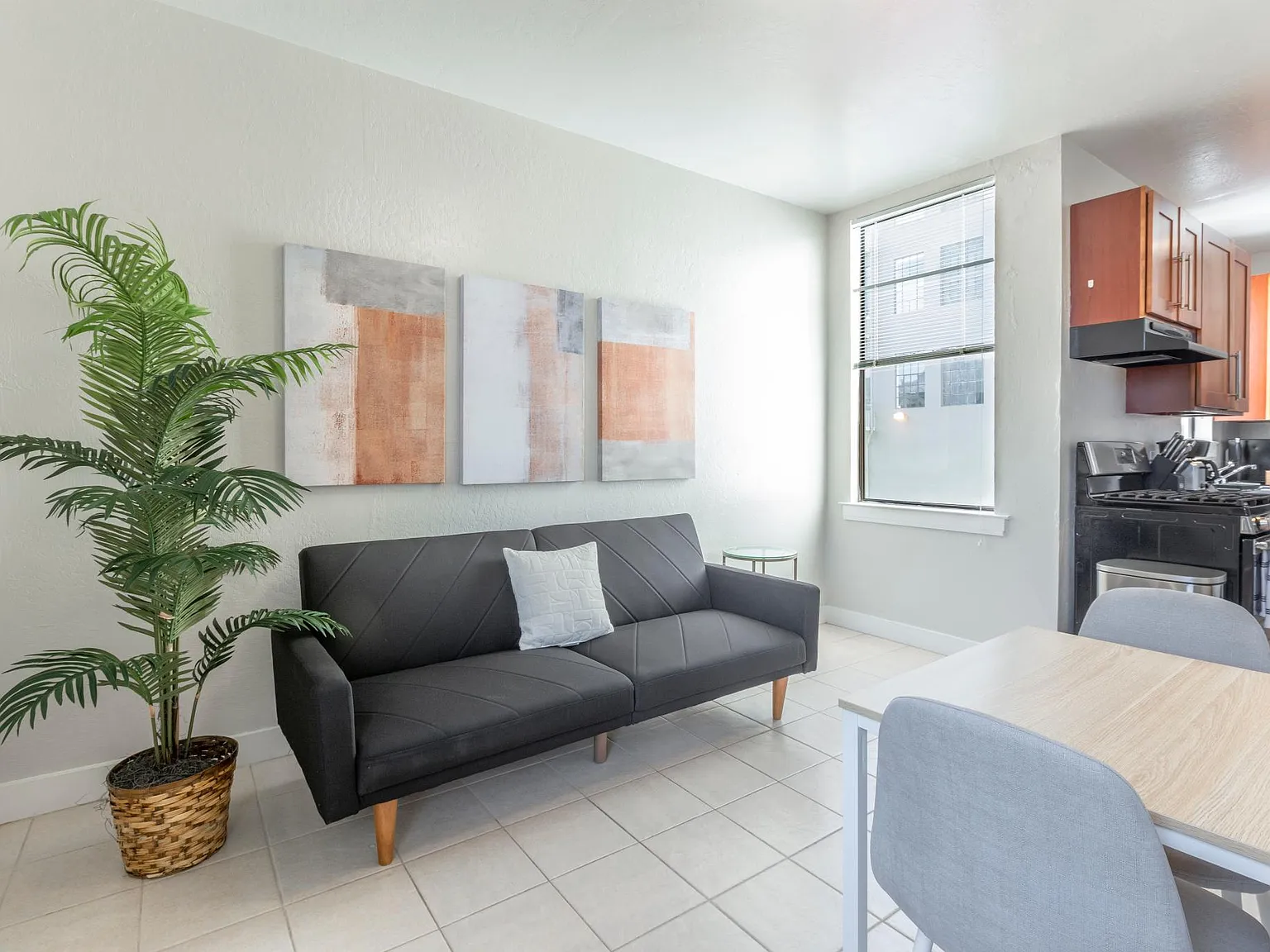 653 Minna St — Photo 3