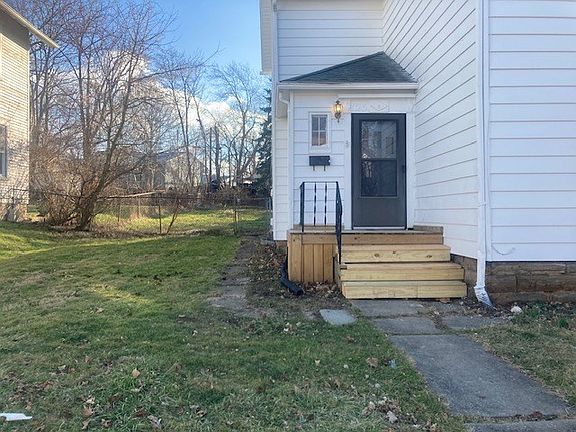 2nd image of 125 W Blanche St