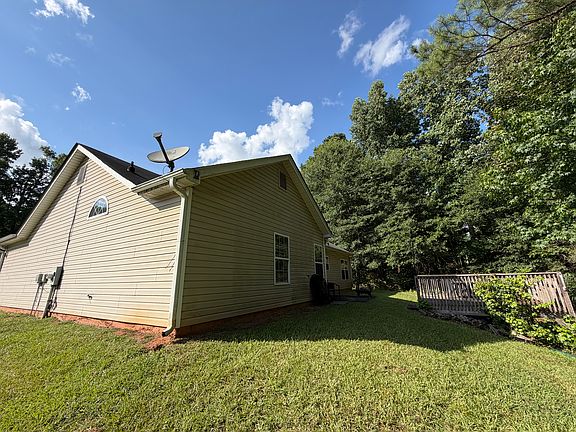 5th image of 10 Walton Woods Ct