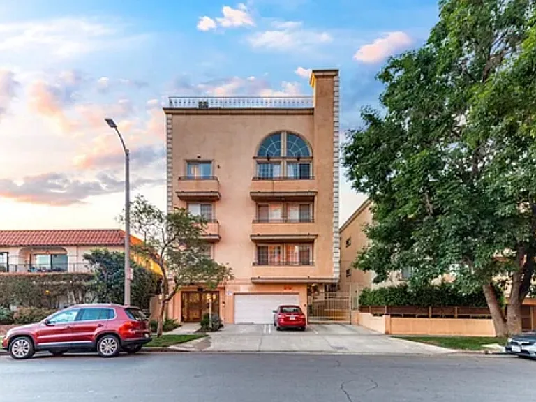 11812 Gorham Ave #Penthouse 1 — Photo 1