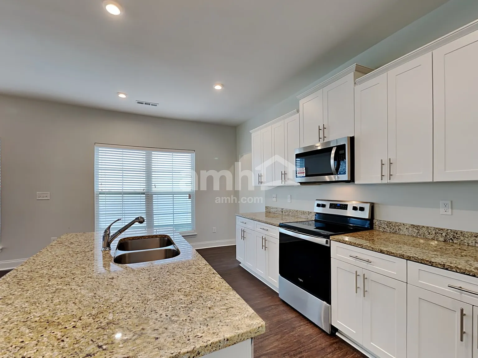 3 bed, 2.5 bath, 1592 sqft, $2,140 — Photo 4