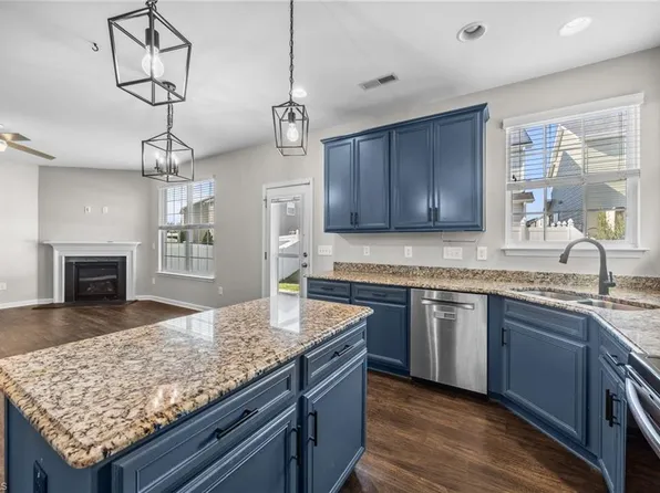 4044 Dunkirk Dr, Burlington, NC 27215