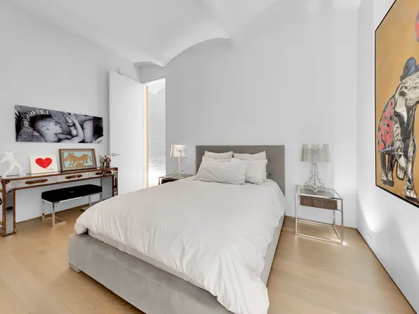 543 Broadway image 9 of 11