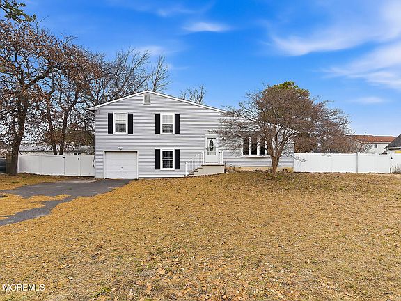 3rd image of 725 Birmingham Avenue