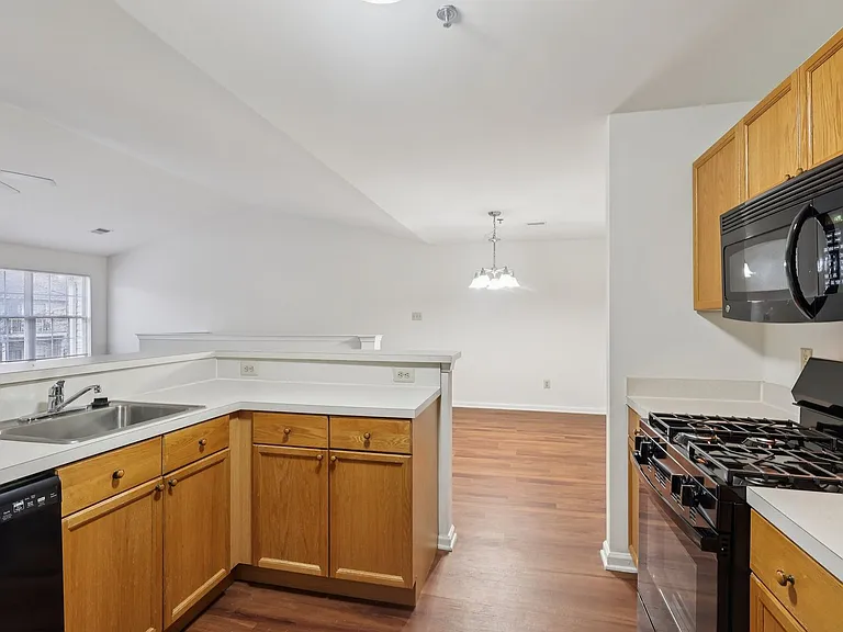 Autumn Park Apartments — Photo 21