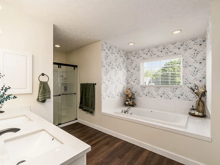 W Hull Dr — Photo 6