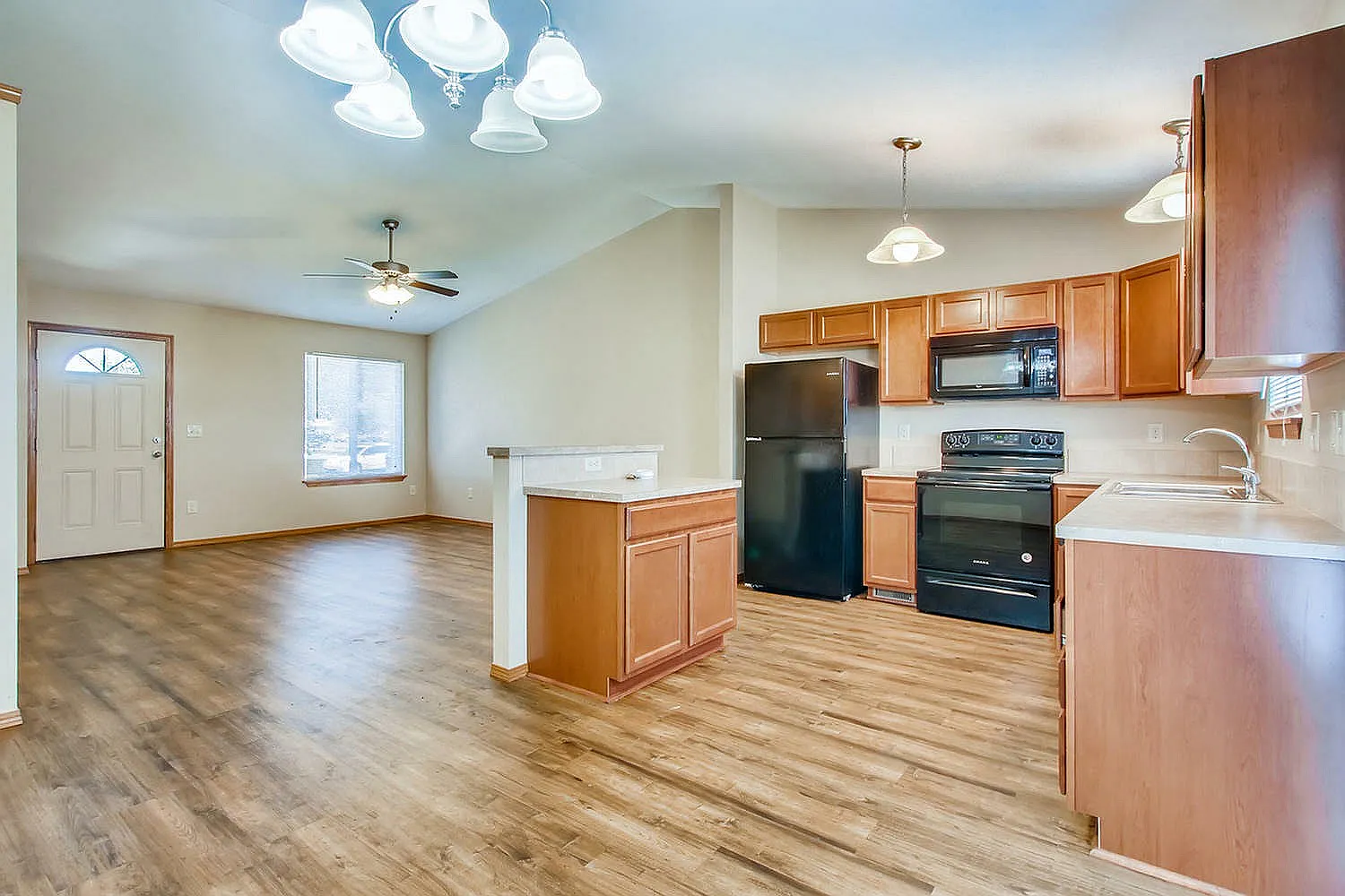 Lakeside Townhomes — Photo 4