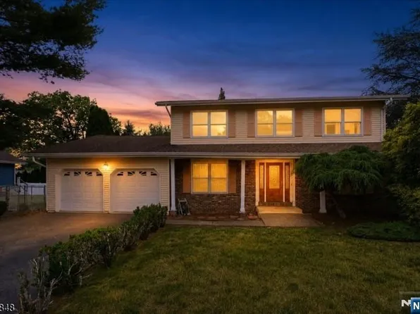 28 Amherst Ct, Wayne, NJ 07470