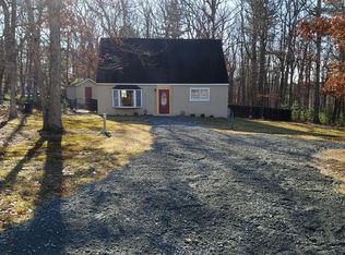104 Vivienne Ct, Dingmans Ferry, PA 18328