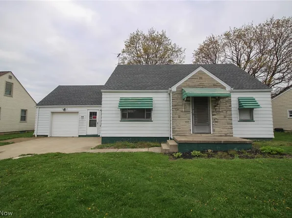 215 E Omar Ave, Struthers, OH 44471