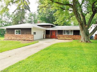 21920 Sherwood Dr, Fairview Park, OH 44126