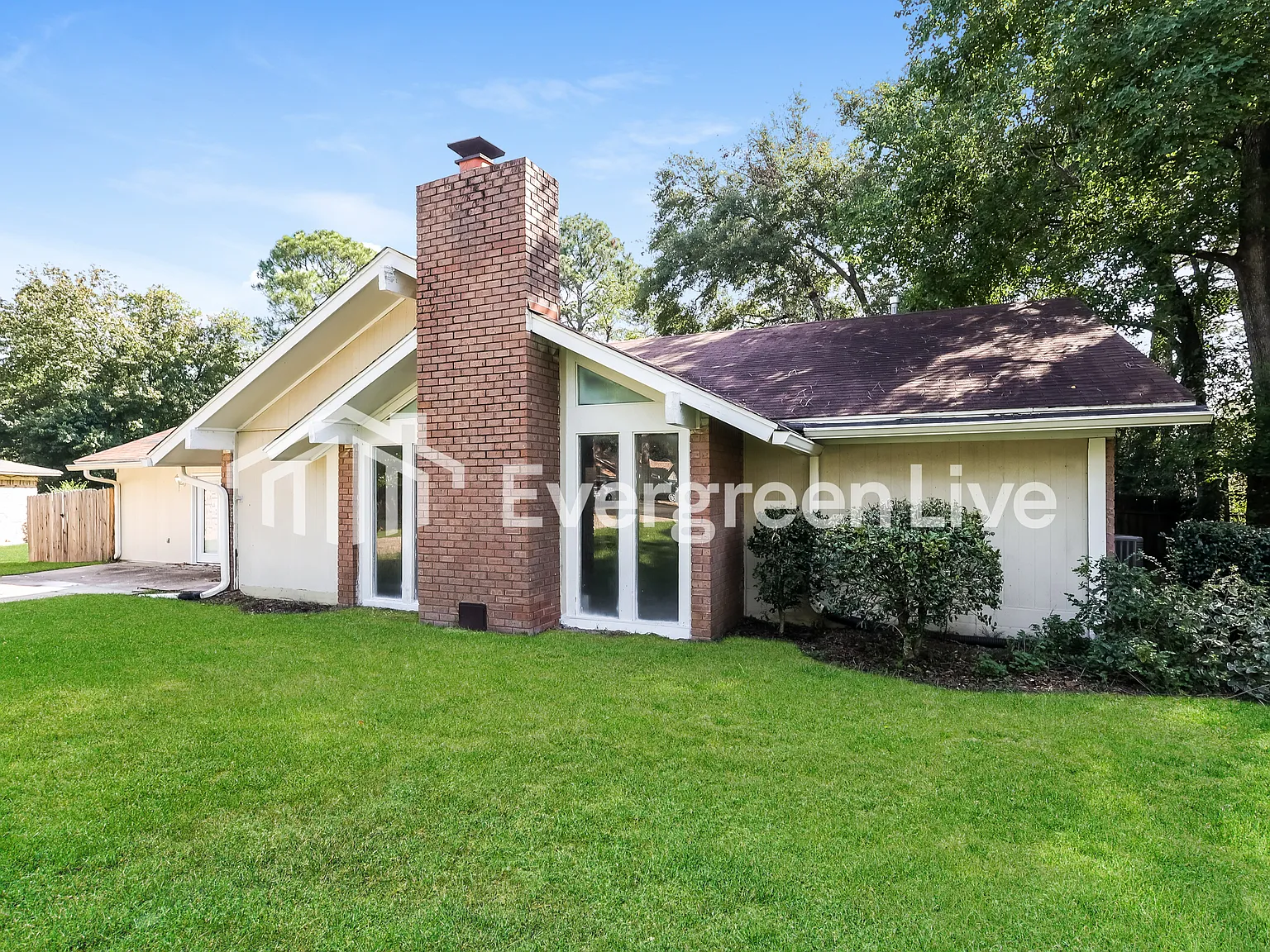 3 bed, 2.0 bath, 2054 sqft, $1,945 — Photo 2