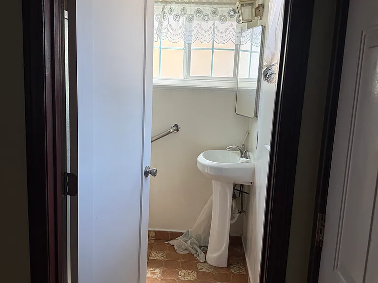 346 Harvard St — Photo 8