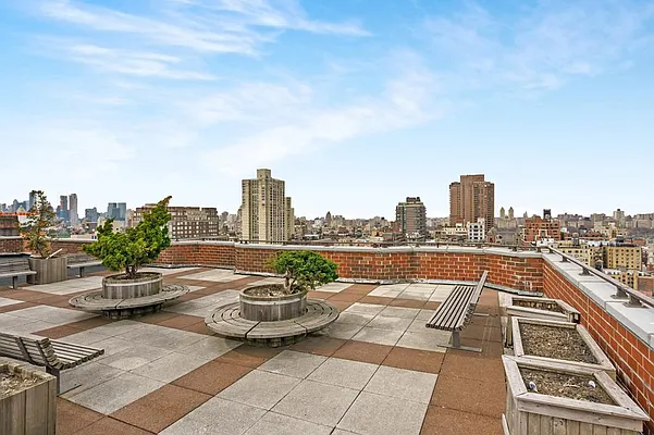 Rented by R New York | media 22