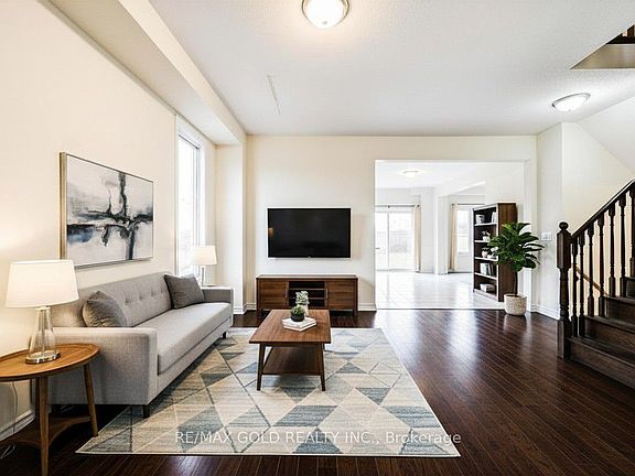 3rd image of 84 Atlantis Dr W