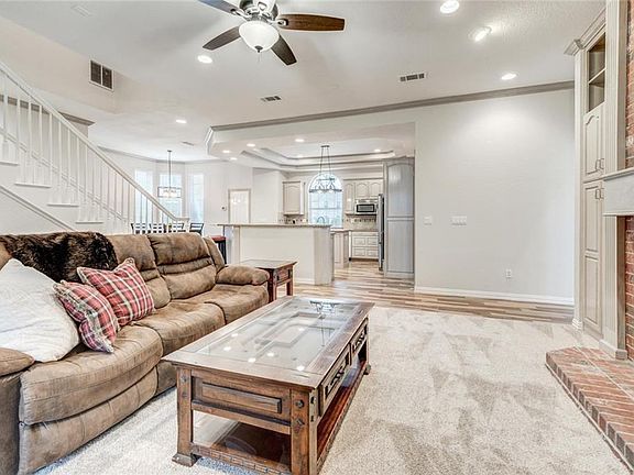 5th image of 1075 Oasis Ct