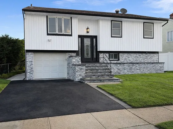 62 E 1st St, Freeport, NY 11520