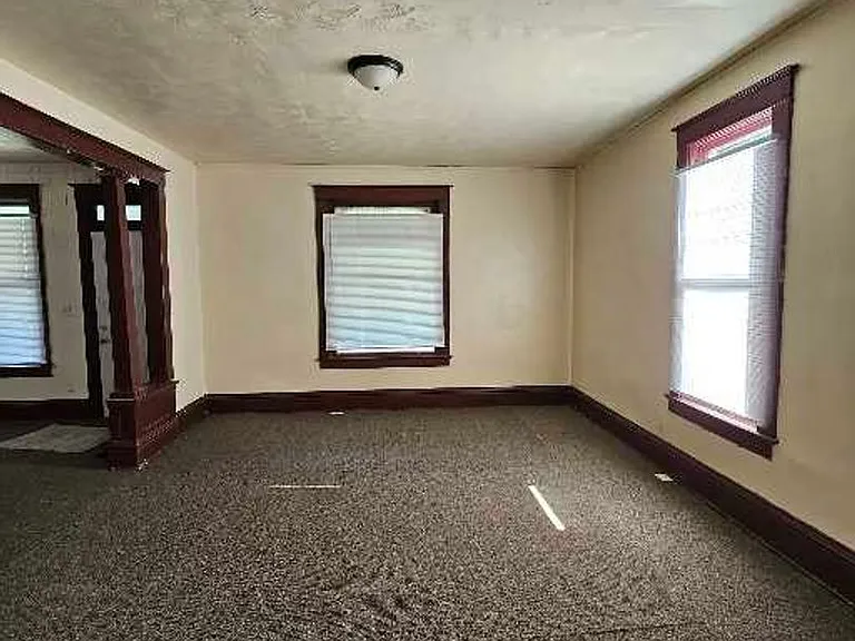 812 E Cantrell St — Photo 5