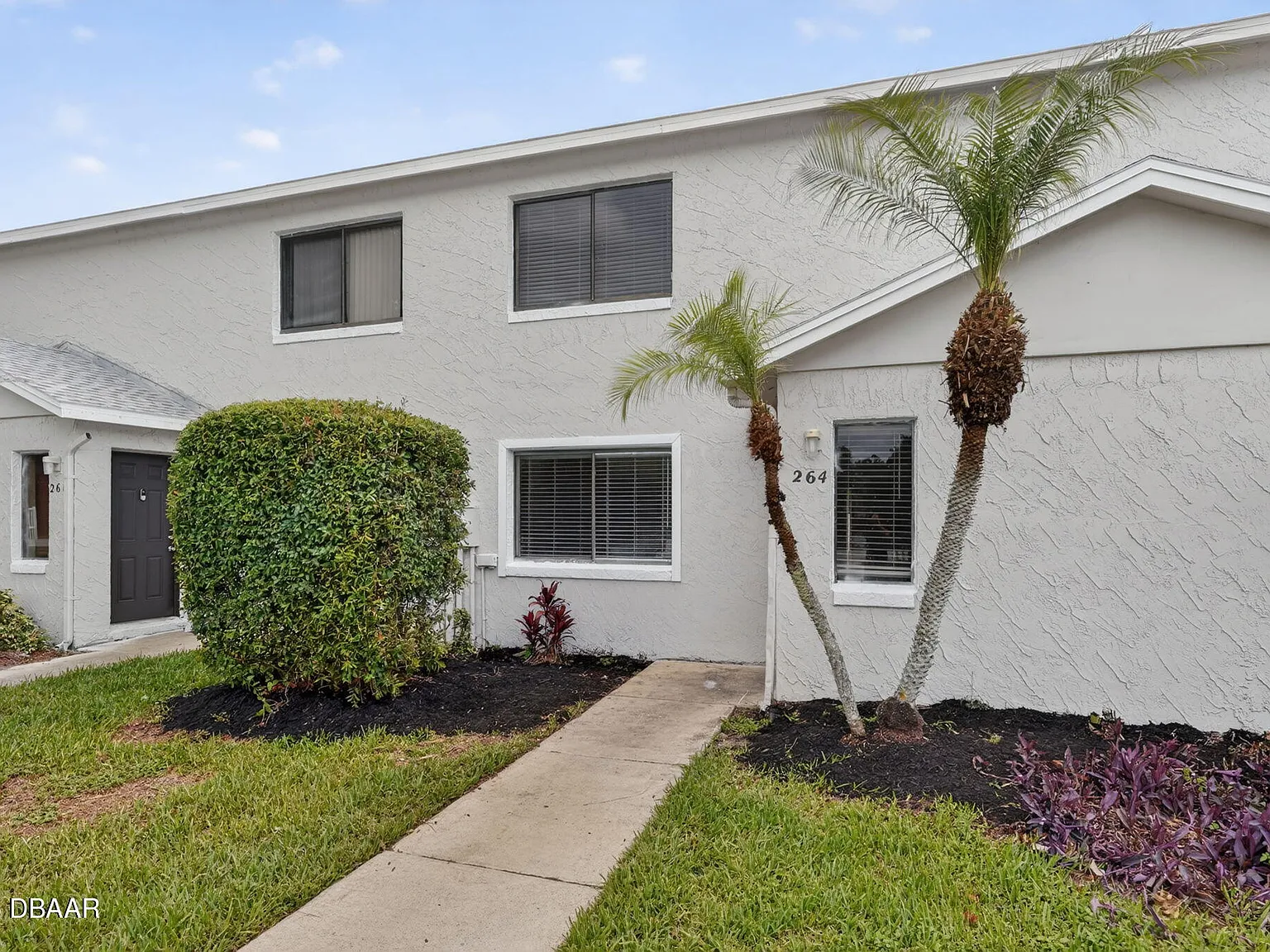3 bed, 2.5 bath, 1426 sqft, $1,900 — Photo 1